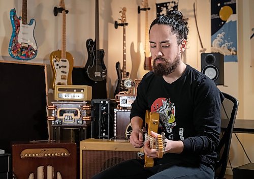 JESSICA LEE / WINNIPEG FREE PRESS

Steve Onotera, a YouTube personality who has close to 1 million subscribers, is photographed in his home studio on March 18, 2022.

Reporter: Dave S.


