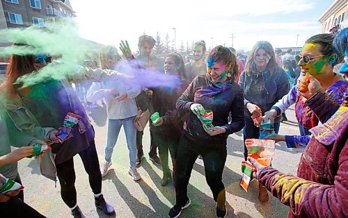 JOHN WOODS / WINNIPEG FREE PRESS
People take part in Holi celebration of colour at the Hindu Temple on St. Annes Sunday, March 20, 2020. 
