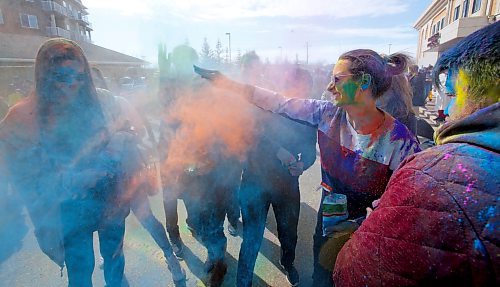 JOHN WOODS / WINNIPEG FREE PRESS
People take part in Holi celebration of colour at the Hindu Temple on St. Annes Sunday, March 20, 2020. 