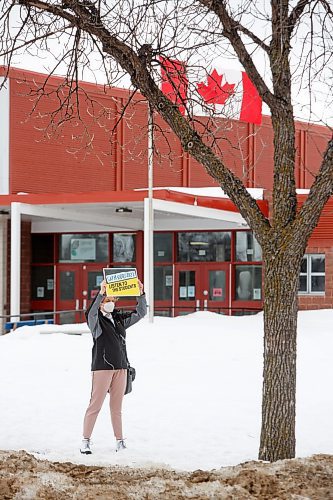 MIKE DEAL / WINNIPEG FREE PRESS
Brie Villeneuve, a Grade 12 student at Grant Park High School and a member of MB Students for COVID Safety holds a sign during a walkout protest at Grant Park High School, Monday morning.
See Maggie Macintosh story
220321 - Monday, March 21, 2022.