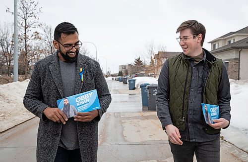 JESSICA LEE / WINNIPEG FREE PRESS

Fort Whyte candidate Obby Khan walks in the Linden Woods neighbourhood on March 21, 2022 with a campaign volunteer.

Reporter: Carol



