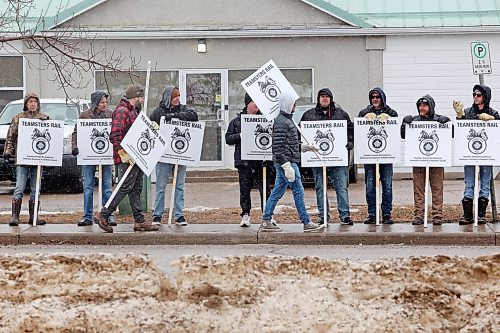 21032022
CP Rail employees picket along Pacific Avenue outside CP Rail's Brandon office on Monday. (Tim Smith/The Brandon Sun)