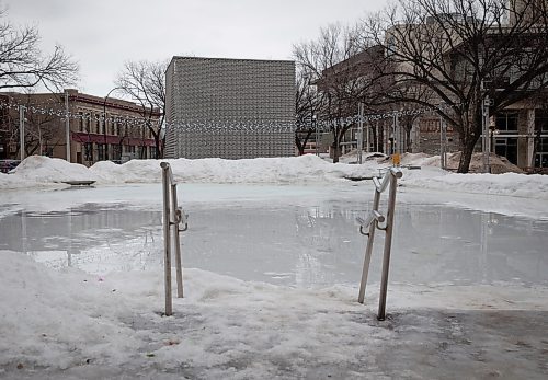 JESSICA LEE / WINNIPEG FREE PRESS

An ice rink melts in the Exchange District on March 21, 2022, the first day of spring.


