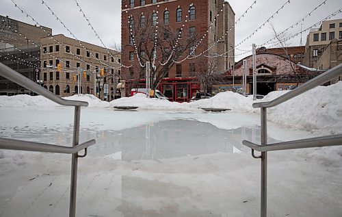 JESSICA LEE / WINNIPEG FREE PRESS

An ice rink melts in the Exchange District on March 21, 2022, the first day of spring.
