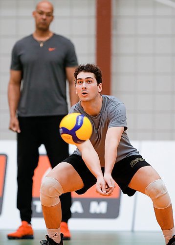 JOHN WOODS / WINNIPEG FREE PRESS
University of Manitoba Bison Owen Schwartz during practice at the university Monday, March 21, 2022. The team will be in U Sports men&#x573; volleyball national championships this weekend.

Re: Allen