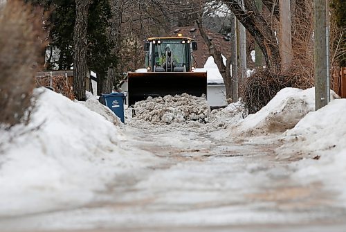 JOHN WOODS / WINNIPEG FREE PRESS
City crews were out clearing residential back lanes in Crescentwood Tuesday, March 22, 2022. The city received many complaints citywide about lane conditions.

Re: ?