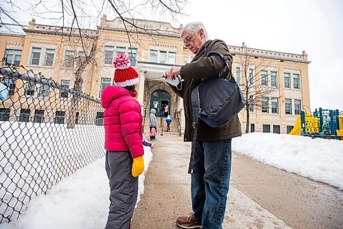 MIKAELA MACKENZIE / WINNIPEG FREE PRESS

Robin Arnold puts a mask on his grandson Gabriel Reyes Arnold (six) while dropping him off after lunch at Luxton School, where a community case letter was recently sent out, in Winnipeg on Wednesday, March 23, 2022.  For Maggie story.
Winnipeg Free Press 2022.