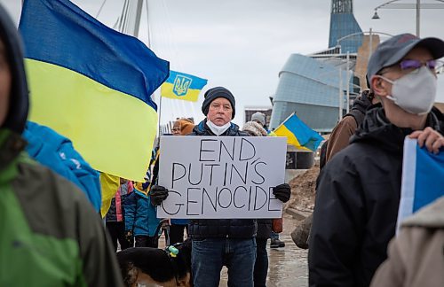 JESSICA LEE / WINNIPEG FREE PRESS

Richard McIlerney holds a sign near the Human Rights Museum on March 24, 2022 during a protest which called for an end to the Russian invasion of Ukraine.


