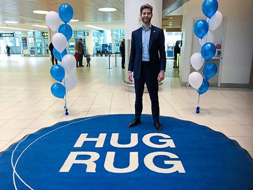 CODY SELLAR / WINNIPEG FREE PRESS 

Winnipeg Airport Authority president and CEO Nick Hays places the &quot;hug rug&quot; back in its place after two years stored away due to COVID-19.