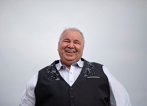 JESSICA LEE / WINNIPEG FREE PRESS

Manitoba M&#xe9;tis Federation President David Chartrand poses for a portrait at Assiniboia Downs on March 25, 2022.


