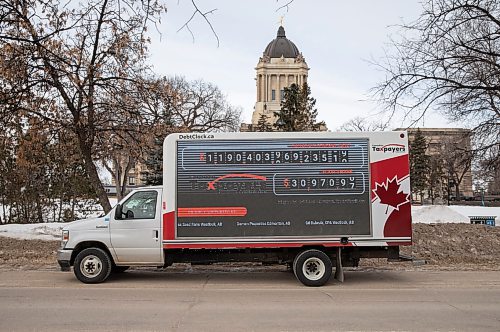 JESSICA LEE / WINNIPEG FREE PRESS

The Canadian Taxpayers Federation&#x2019;s national debt clock is photographed parked outside the Manitoba Legislative Building on March 28, 2022. The national debt clock shows the federal government&#x2019;s $1-trillion debt increasing in real time. 