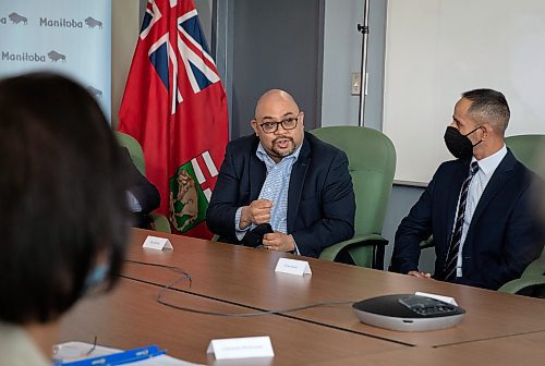 JESSICA LEE / WINNIPEG FREE PRESS

Gary Sarcida, immigration lawyer at PKF Law, (centre), photographed March 28, 2022 at Manitoba Immigration, is one of the 20 Manitobans appointed to a new advisory committee which will be co-chaired by Immigration Minister Jon Reyes and Lloyd Axworthy.


