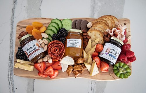 JESSICA LEE / WINNIPEG FREE PRESS

Fancy Infusions pepper jelly is photographed on a charcuterie board on March 29, 2022.