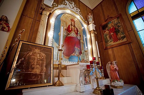 JOHN WOODS / WINNIPEG FREE PRESS
Winnipeg cartoonist Jacob Maydanyk&#x573; work of Jesus, centre, in the Holy Ghost Ukrainian Catholic Church on Ada Street Tuesday, March 29, 2022. 

Re: Waldman