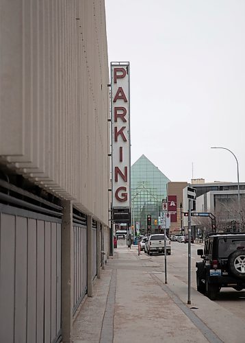 JESSICA LEE / WINNIPEG FREE PRESS

The Medical Arts parking structure at 218 Edmonton is photographed on March 29, 2022.