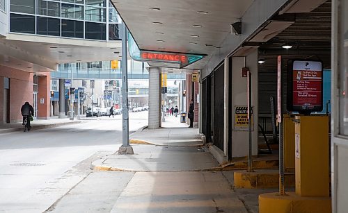 JESSICA LEE / WINNIPEG FREE PRESS

The former Eaton&#x2019;s parkade at 266 Hargrave is photographed on March 29, 2022.