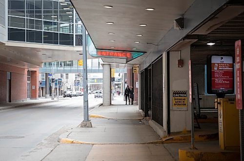 JESSICA LEE / WINNIPEG FREE PRESS

The former Eaton&#x2019;s parkade at 266 Hargrave is photographed on March 29, 2022.