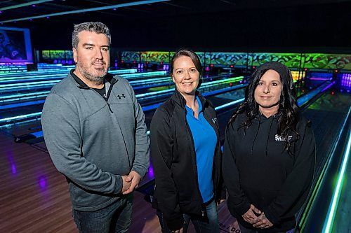  Big Brothers Big Sisters of Westman president Mike Sanderson, left, mentor and board secretary Kirby Sararas and executive director Paula Kotyk poses for a photo at T-Birds Thursday. (Chelsea Kemp/The Brandon Sun)