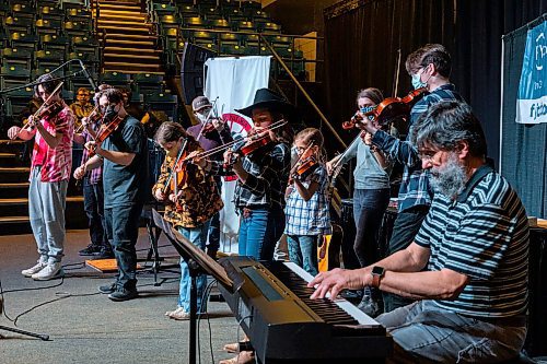 Contests play in the Jam at the 47th Annual Royal Fiddlers&#x2019; Contest in the Manitoba Hydro Auditorium at the Keystone Centre during the Royal Manitoba Winter Fair Wednesday, (Chelsea Kemp/The Brandon Sun)