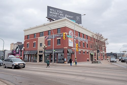Mike Sudoma / Winnipeg Free Press
222 Osborne St, a prominent building in Osborne Village, is now up for sale Friday afternoon
April 1, 2022
