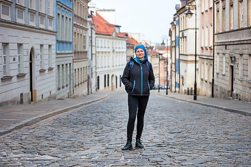 MIKAELA MACKENZIE / WINNIPEG FREE PRESS

Ukrainian refugee Tetiana Maksymtsiv poses for a portrait in Warsaw on Thursday, March 31, 2022.  In a few days she will be flying to Winnipeg to settle in Canada. For Melissa story.
Winnipeg Free Press 2022.