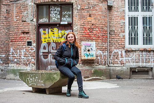 MIKAELA MACKENZIE / WINNIPEG FREE PRESS

Ukrainian refugee Tetiana Maksymtsiv poses for a portrait outside of her place in Warsaw on Thursday, March 31, 2022.  Her mother's Polish employer helped her arrange the flat, and in a few days she will be flying to Winnipeg to settle in Canada. For Melissa story.
Winnipeg Free Press 2022.