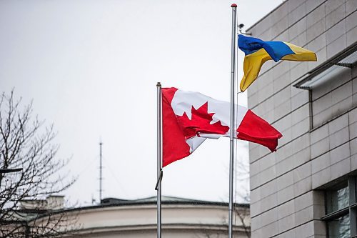 MIKAELA MACKENZIE / WINNIPEG FREE PRESS

A Ukrainian flag flies alongside a Canadian one at the Canadian Embassy in Warsaw on Friday, April 1, 2022. For Melissa story.
Winnipeg Free Press 2022.
