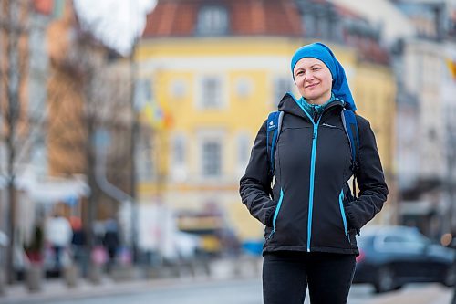 MIKAELA MACKENZIE / WINNIPEG FREE PRESS

Ukrainian refugee Tetiana Maksymtsiv poses for a portrait in Warsaw on Thursday, March 31, 2022.  In a few days she will be flying to Winnipeg to settle in Canada. For Melissa story.
Winnipeg Free Press 2022.