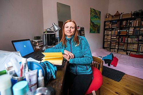 MIKAELA MACKENZIE / WINNIPEG FREE PRESS

Ukrainian refugee Tetiana Maksymtsiv poses for a portrait in her room in Warsaw on Thursday, March 31, 2022.  She is still working as an accountant remotely, using the documents that she carried on her back while crossing the border (which included a five hour walk). For Melissa story.
Winnipeg Free Press 2022.