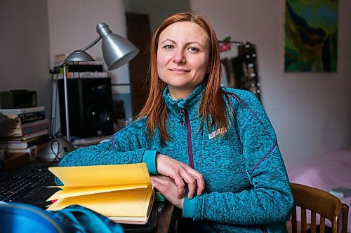 MIKAELA MACKENZIE / WINNIPEG FREE PRESS

Ukrainian refugee Tetiana Maksymtsiv poses for a portrait in her room in Warsaw on Thursday, March 31, 2022.  She is still working as an accountant remotely, using the documents that she carried on her back while crossing the border (which included a five hour walk). For Melissa story.
Winnipeg Free Press 2022.