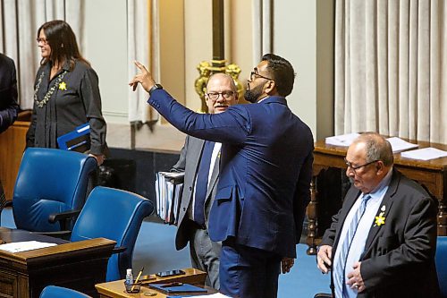 MIKE DEAL / WINNIPEG FREE PRESS
Obby Khan, MLA Fort Whyte, points out his family in the Public Gallery as he is greeted by members of the PC party on his arrival in the assembly chamber for his first Question Period, Monday afternoon.
220404 - Monday, April 04, 2022.