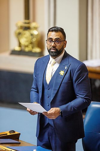 MIKE DEAL / WINNIPEG FREE PRESS
Obby Khan, MLA Fort Whyte, speaks in the assembly chamber during his first Question Period, Monday afternoon.
220404 - Monday, April 04, 2022.