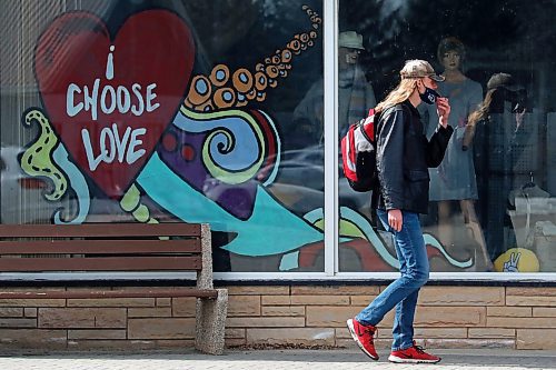 04042022
A pedestrian walks past a window mural at Junction 16 Clothing Co. in Shoal Lake on a mild Monday.  (Tim Smith/The Brandon Sun)