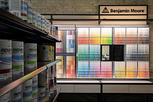 JESSICA LEE / WINNIPEG FREE PRESS
The interior of Western Paint is photographed on April 4, 2022.
Reporter: Dave