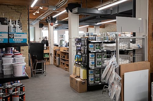 JESSICA LEE / WINNIPEG FREE PRESS
The interior of Western Paint is photographed on April 4, 2022.
Reporter: Dave