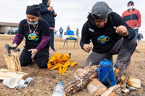 Dakota Amazing Race competitors Jonathan Courchene and Adele Sinclair boil water for tea at the Wipazoka Wakpa Winter Culture Camp Saturday in Sioux Valley Dakota Nation. (Chelsea Kemp/The Brandon Sun)