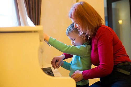 MIKAELA MACKENZIE / WINNIPEG FREE PRESS

Ilona Protynyak, and her son, Demian (five), play together at the piano in their hotel lobby in Warsaw on Friday, April 1, 2022. She has been trying to distract the children, and to give them good memories from this difficult time while waiting for the Canadian visa paperwork to come through.  For Melissa story.
Winnipeg Free Press 2022.