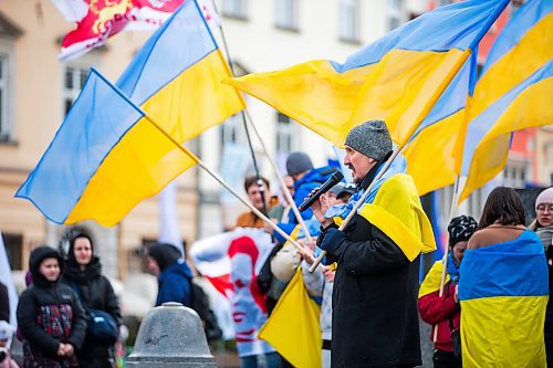 MIKAELA MACKENZIE / WINNIPEG FREE PRESS

Ukrainian-Canadian Adrian Harasym speaks at a demonstration, which was calling for NATO to close the airspace over Ukraine, in Krakow on Sunday, April 3, 2022.  For Melissa story.
Winnipeg Free Press 2022.