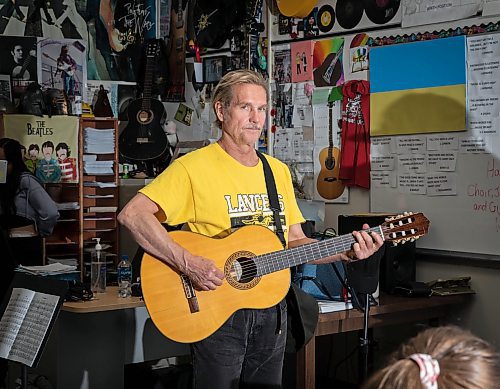 JESSICA LEE / WINNIPEG FREE PRESS

Ric Schulz (in yellow) is a long-time guitar teacher and champion for expanding music education across Manitoba schools. He is photographed in his classroom at Dakota Collegiate during class on June 3, 2022.

Reporter: Maggie Macintosh



