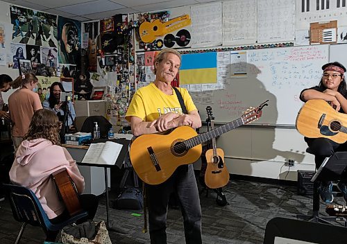 JESSICA LEE / WINNIPEG FREE PRESS

Ric Schulz (in yellow) is a long-time guitar teacher and champion for expanding music education across Manitoba schools. He is photographed in his classroom at Dakota Collegiate during class on June 3, 2022.

Reporter: Maggie Macintosh




