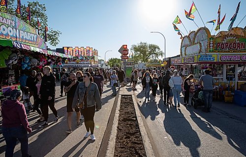 JESSICA LEE / WINNIPEG FREE PRESS

People attend Transcona Hi Neighbour Festival on June 3, 2022 after a two year hiatus because of the pandemic.





