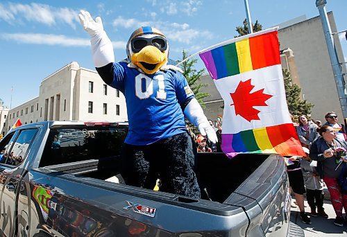 JOHN WOODS / WINNIPEG FREE PRESS
People take part in the Pride Parade in downtown Winnipeg Sunday, June 5, 2022. 

Re: gabby