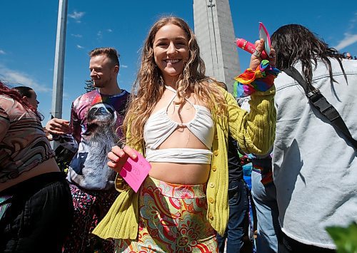 JOHN WOODS / WINNIPEG FREE PRESS
People take part in the Pride Parade in downtown Winnipeg Sunday, June 5, 2022. 

Re: gabby