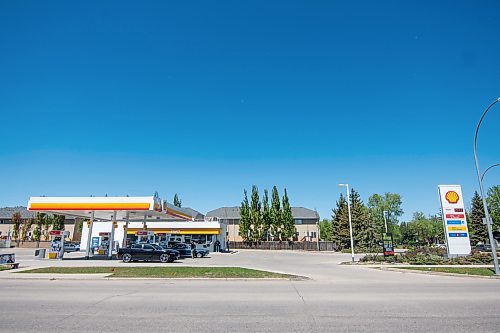 ETHAN CAIRNS / WINNIPEG FREE PRESS
Shell gas station on Jefferson Ave. has posted a price for regular gasoline at above two dollars in Winnipeg, Manitoba on Monday June 6, 2022