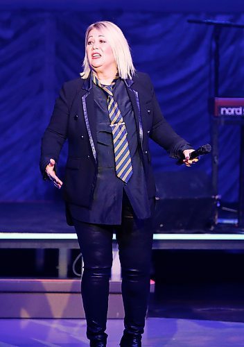 JOHN WOODS / WINNIPEG FREE PRESS
Jann Arden tells stories as sound techs try to fix her mike during a performance at Club Regent in Winnipeg Monday, June 6, 2022. 

Re: ? 