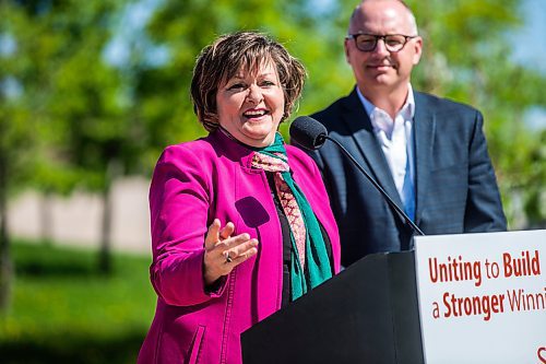 MIKAELA MACKENZIE / WINNIPEG FREE PRESS

Councillor Janice Lukes endorses mayoral candidate Scott Gillingham at Kirkbridge Park in Winnipeg on Tuesday, June 7, 2022.  For Tyler story.
Winnipeg Free Press 2022.