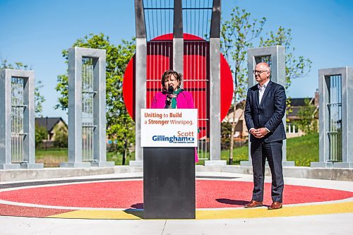 MIKAELA MACKENZIE / WINNIPEG FREE PRESS

Councillor Janice Lukes endorses mayoral candidate Scott Gillingham at Kirkbridge Park in Winnipeg on Tuesday, June 7, 2022.  For Tyler story.
Winnipeg Free Press 2022.