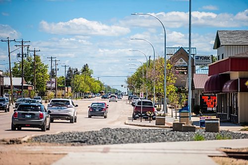 MIKAELA MACKENZIE / WINNIPEG FREE PRESS

Main Street in Niverville on Monday, June 6, 2022.  For Gabby story.
Winnipeg Free Press 2022.