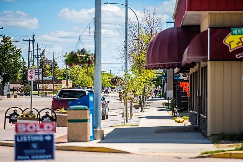 MIKAELA MACKENZIE / WINNIPEG FREE PRESS

Main Street in Niverville on Monday, June 6, 2022.  For Gabby story.
Winnipeg Free Press 2022.