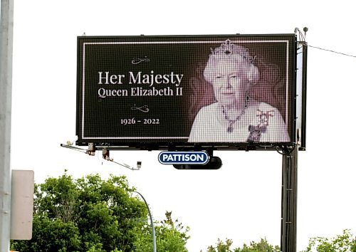 RUTH BONNEVILLE / WINNIPEG FREE PRESS

Local - Billboard RIP Queen

Pattison Advertising honours Queen Elizabeth with a large, digital billboard on Route 90 near Silver Ave. Thursday. 

Sept 9th,  2022
